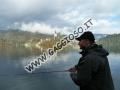 L'amico Tony in azione di pesca su lago Bled in Slovenia